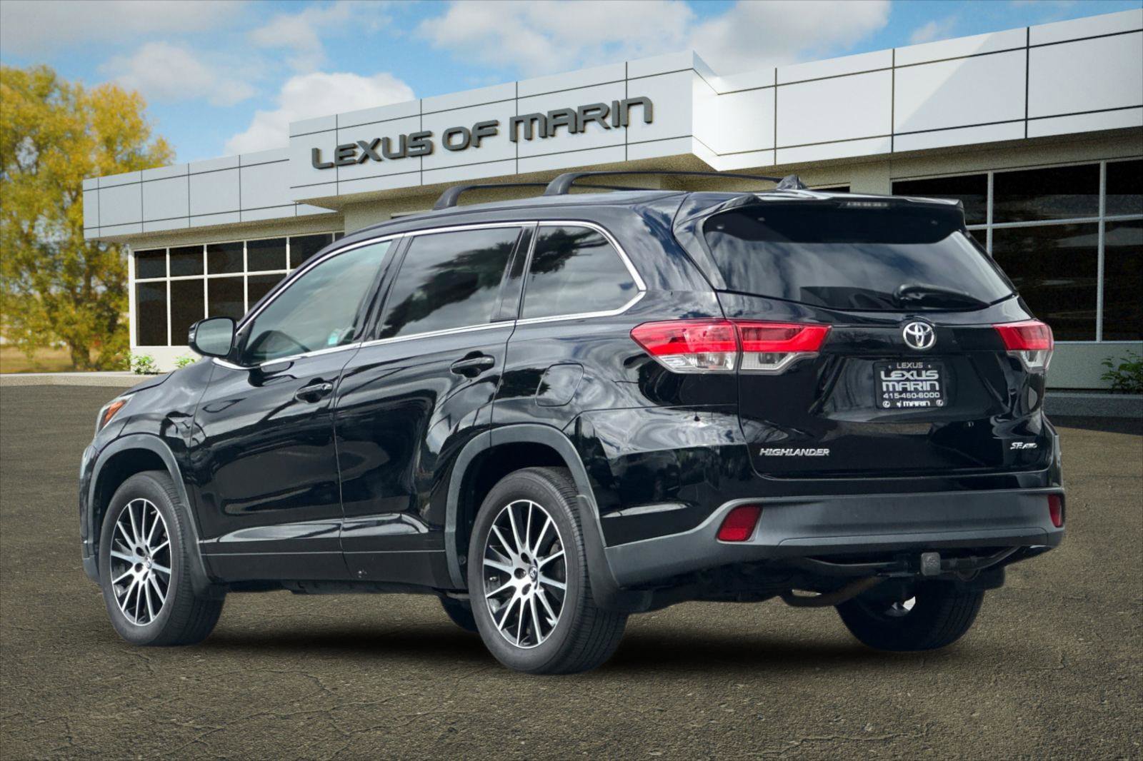 Used 2017 Toyota Highlander XLE image 3