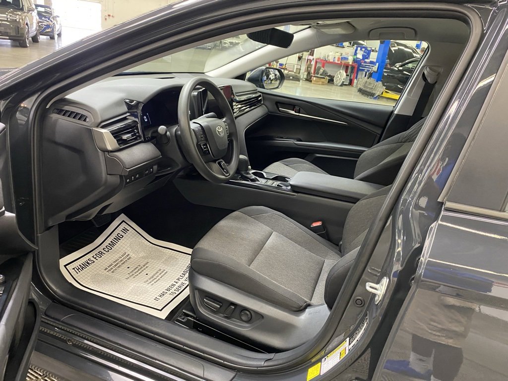 Used 2025 Toyota Camry Hybrid image 25