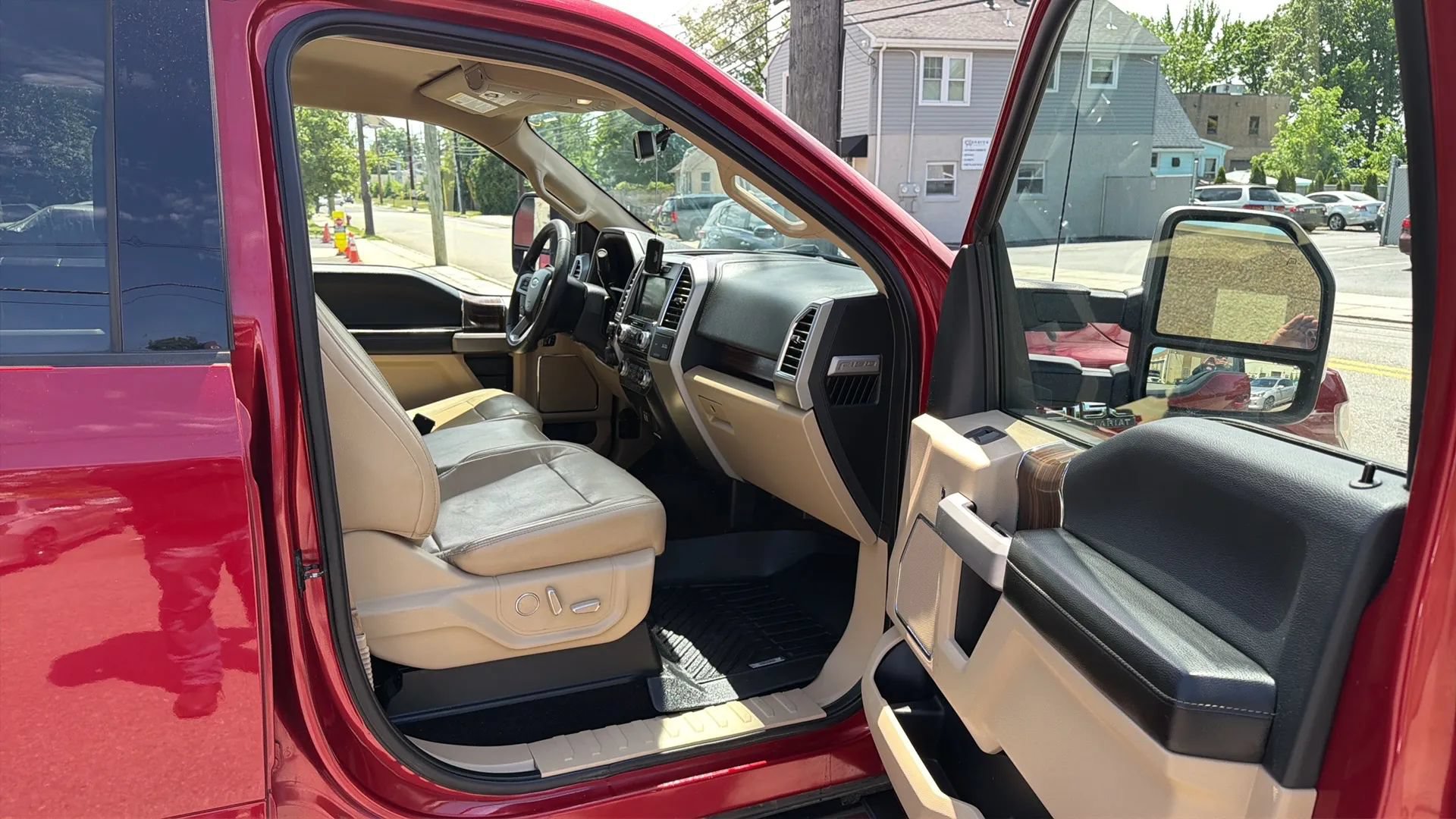 Used 2016 Ford F150 Lariat w/ Heavy-Duty Payload Package AWD/4WD image 24
