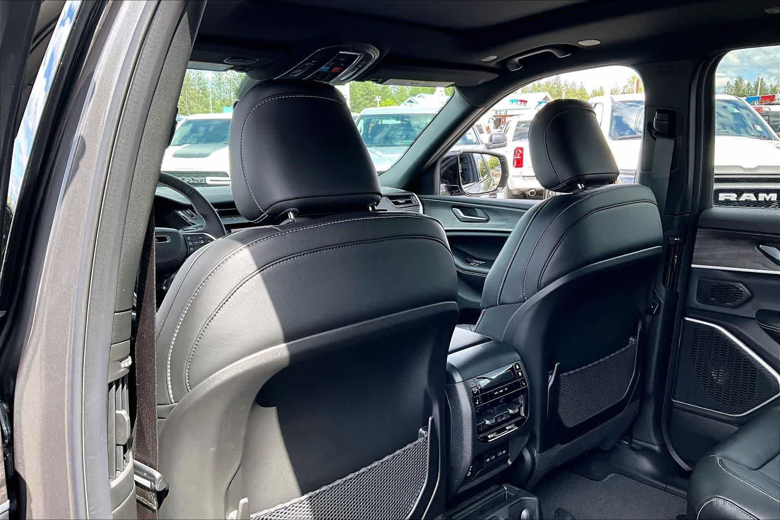 New 2026 Jeep Grand Cherokee L Limited AWD/4WD image 12
