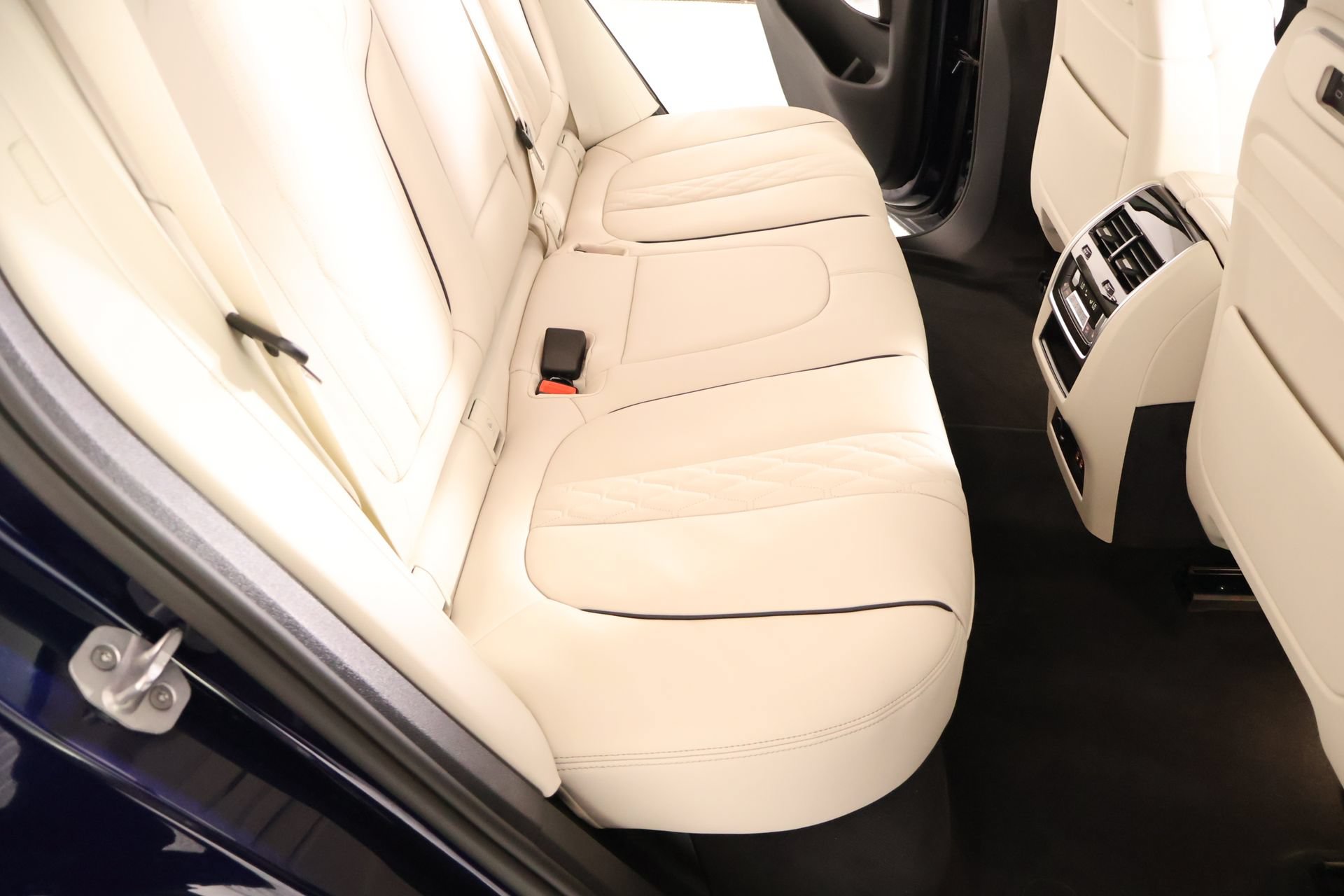 New 2026 BMW X5 M60i AWD/4WD image 14