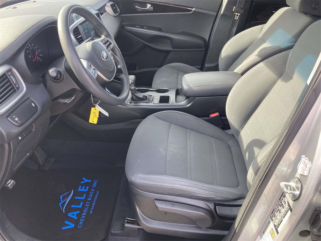 Used 2020 Kia Sorento LX image 16