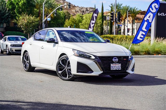 Used 2023 Nissan Altima 2.5 SR w/ SR Premium Package image 2