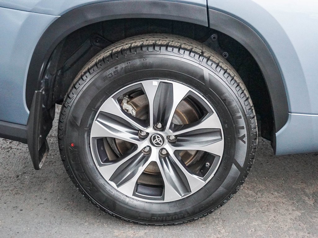 Used 2022 Toyota Highlander XLE image 9