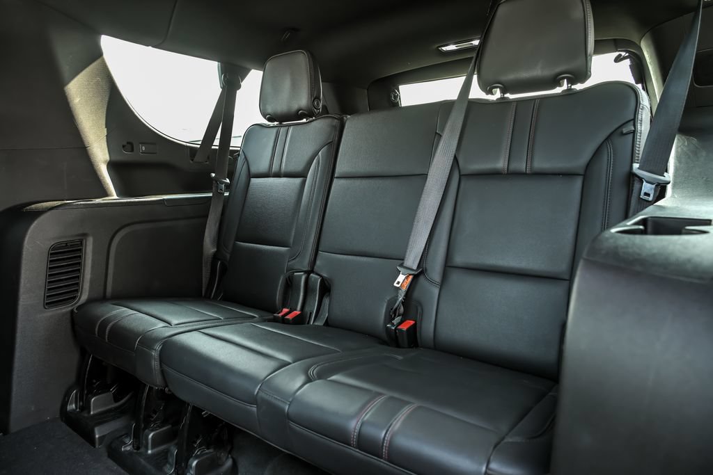 Used 2021 Chevrolet Suburban RST w/ Luxury Package AWD/4WD image 17