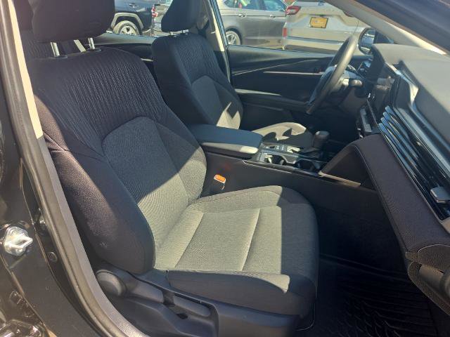 Used 2025 Toyota Camry LE AWD/4WD image 32