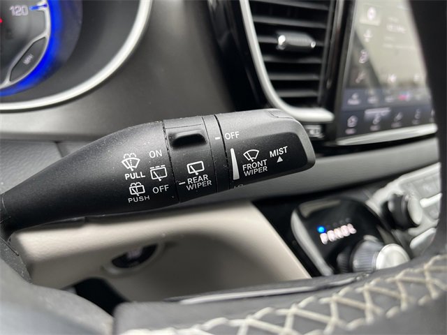 Used 2024 Chrysler Pacifica Touring-L image 22