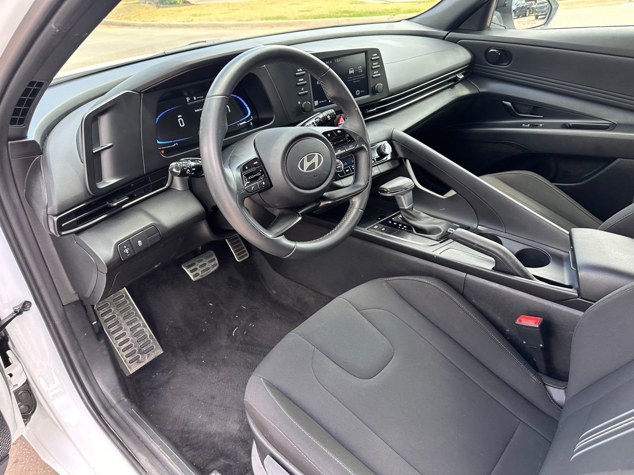 Certified 2025 Hyundai Elantra Sport w/ Cargo Package image 18
