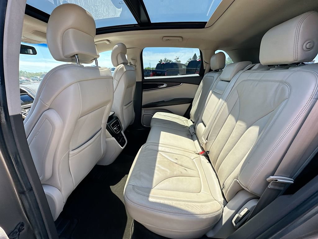 Used 2016 Lincoln MKX Reserve w/ Technology Package FWD image 17