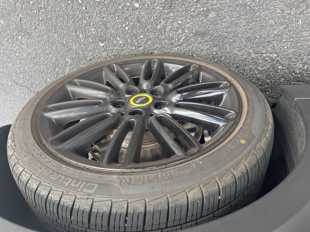 Used 2024 MINI Cooper SE FWD image 6