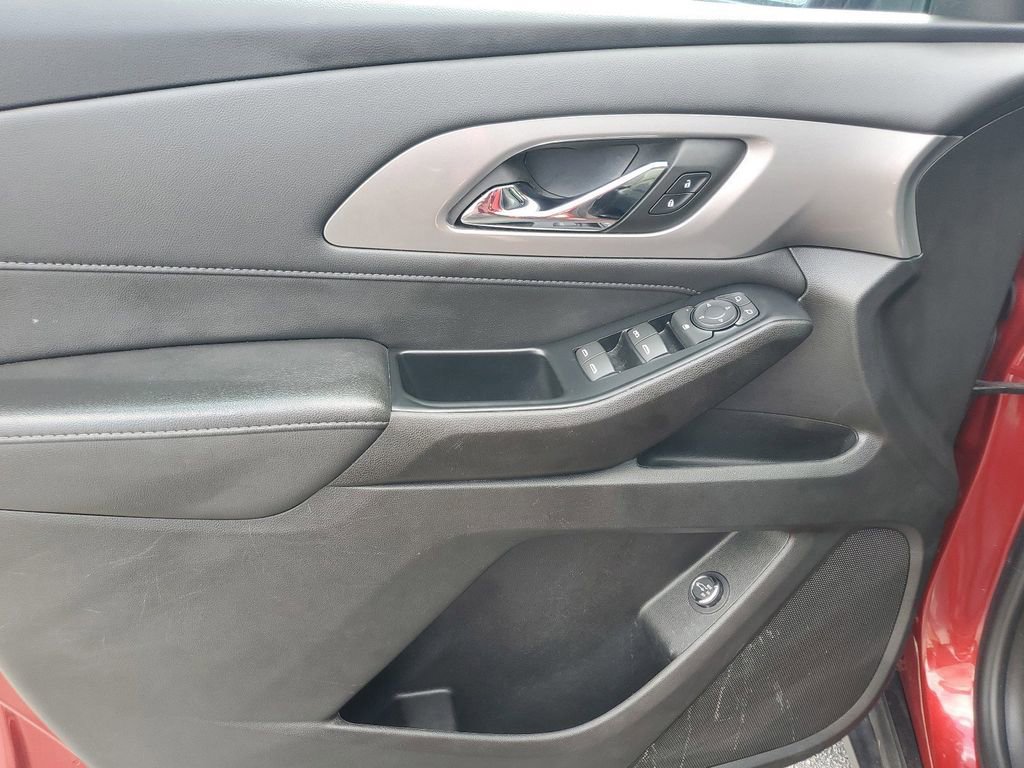 Used 2023 Chevrolet Traverse LT image 16