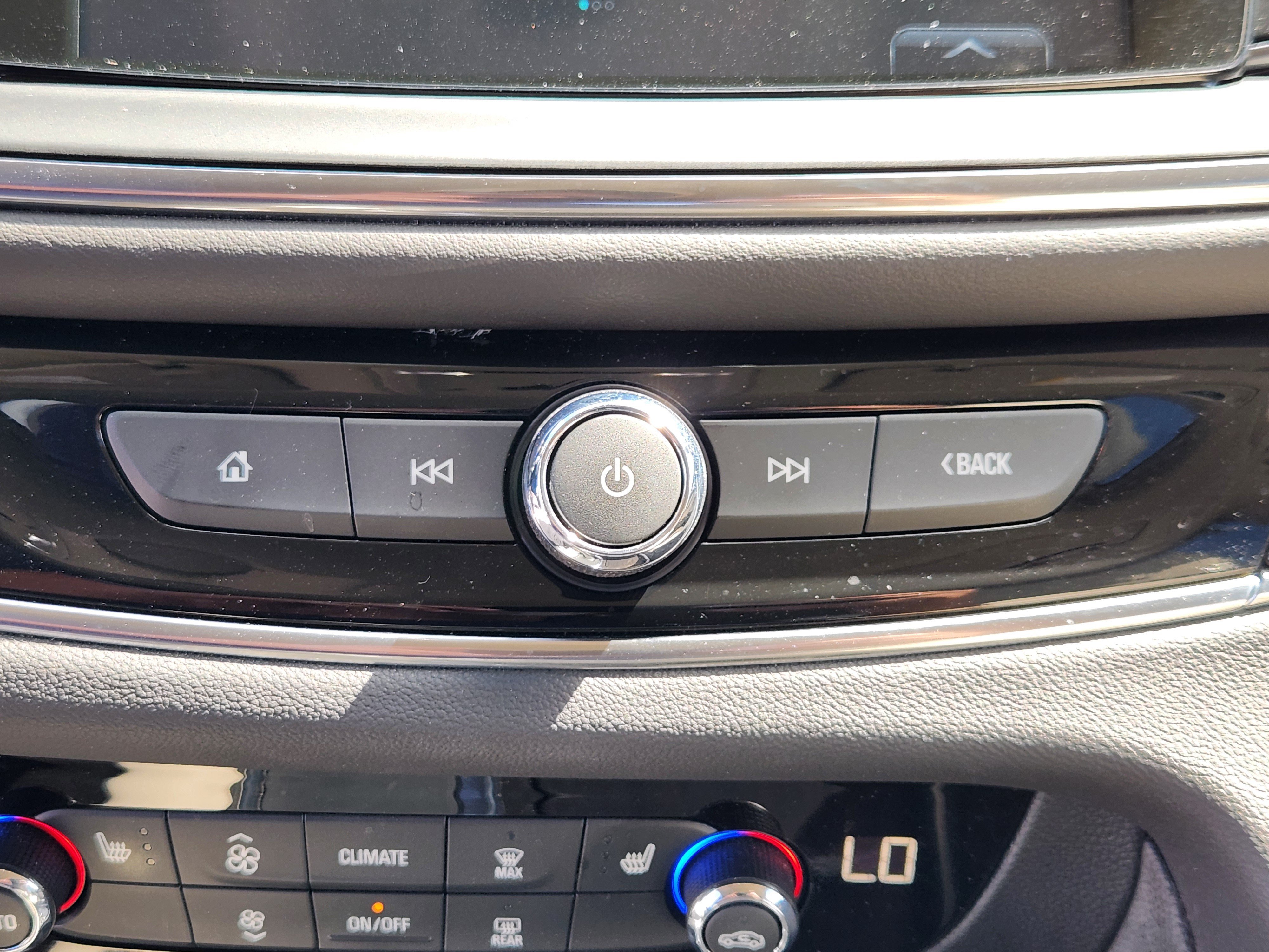 Used 2018 Buick Enclave Essence FWD image 24