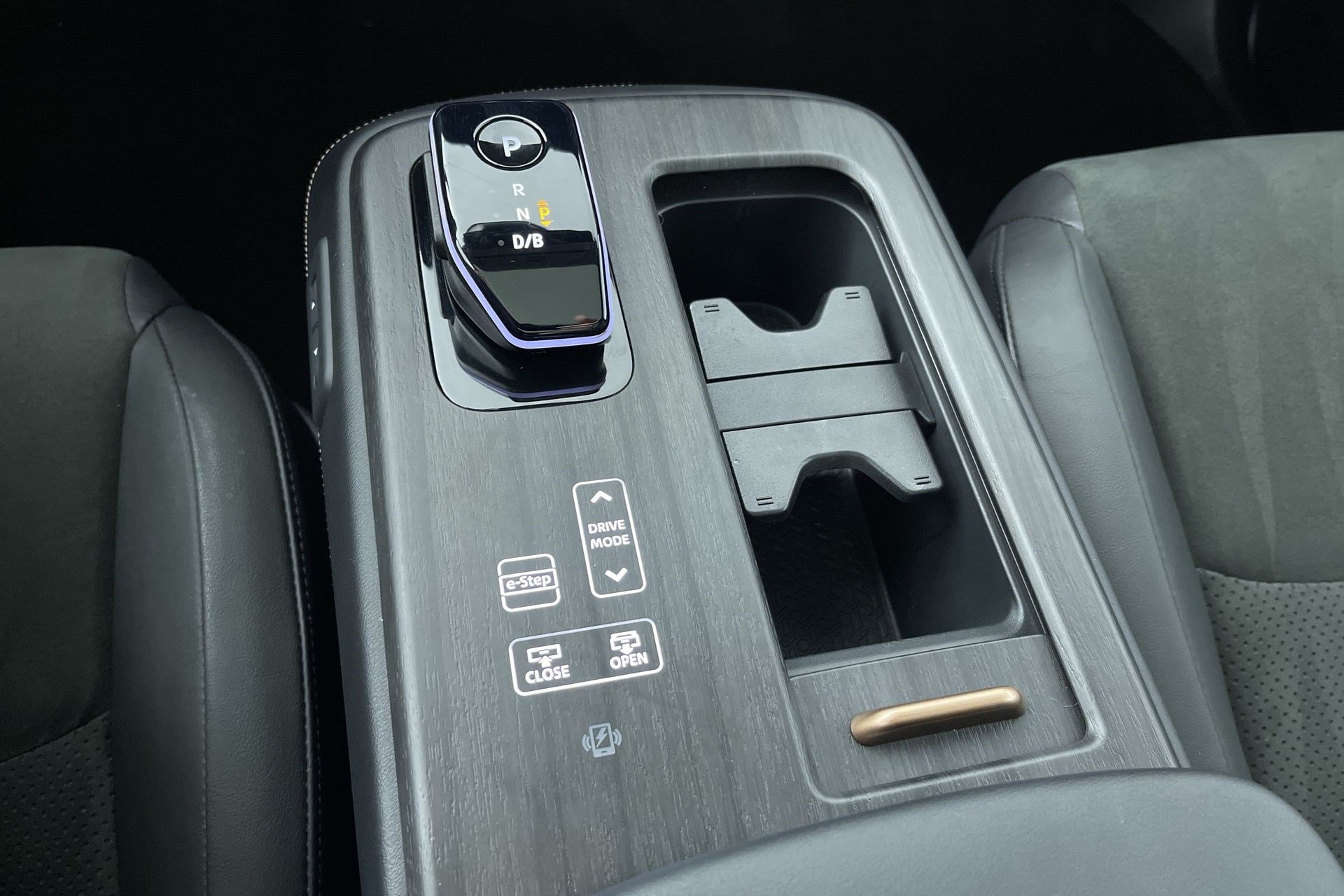Certified 2024 Nissan Ariya AWD image 21