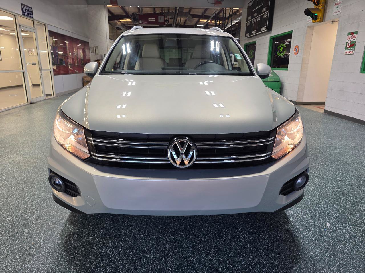 Used 2014 Volkswagen Tiguan SEL FWD image 3