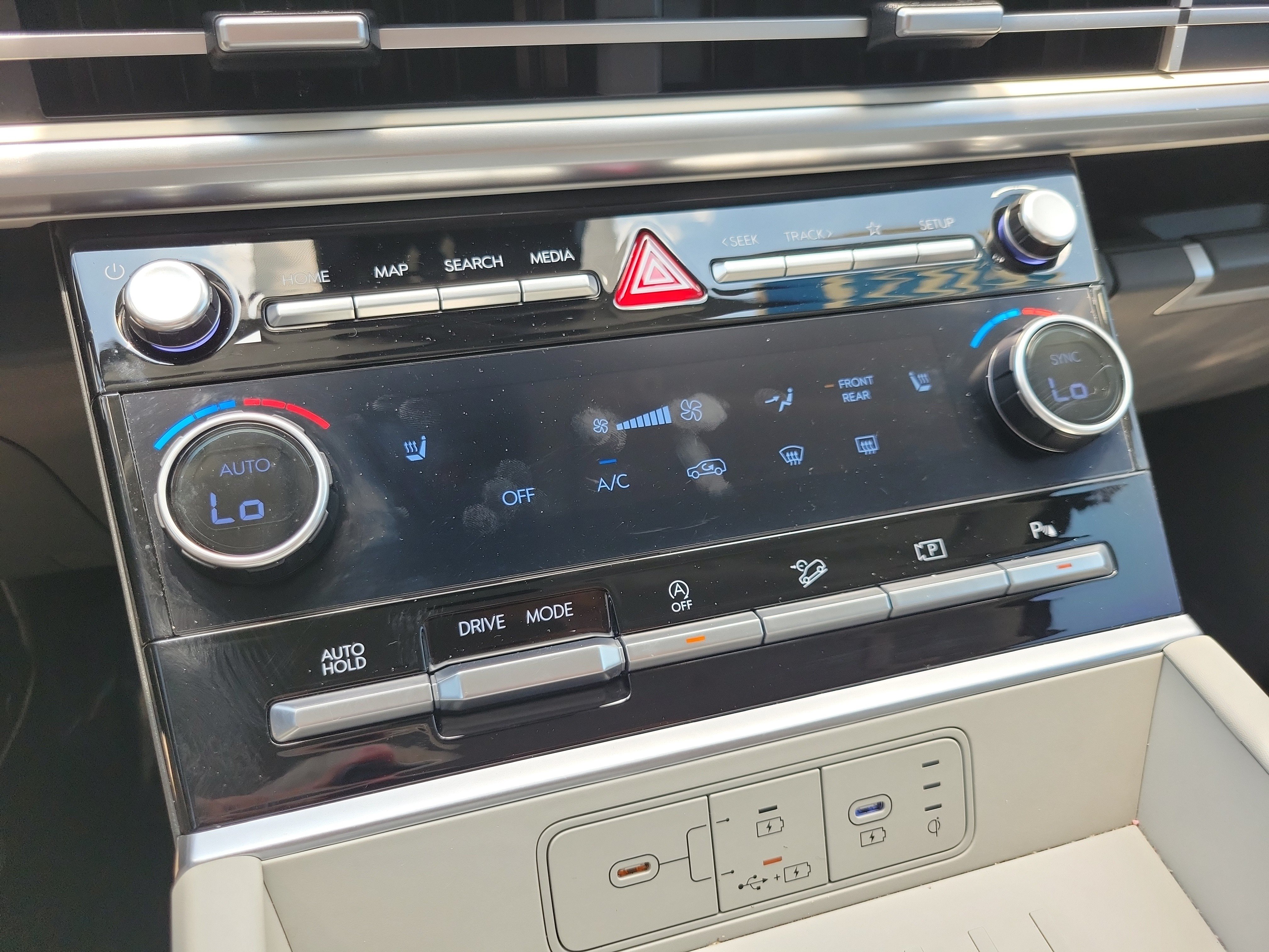 Used 2025 Hyundai Santa Fe SEL FWD image 25