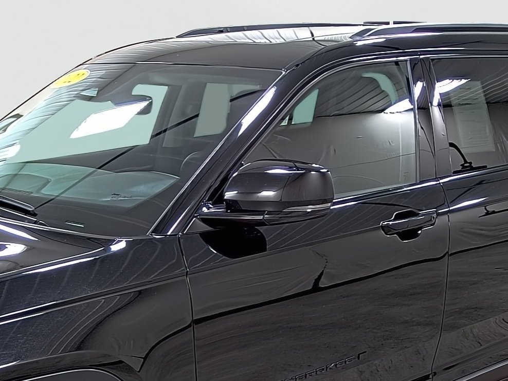 Used 2022 Jeep Grand Cherokee L Limited w/ Black Appearance Package AWD/4WD image 8