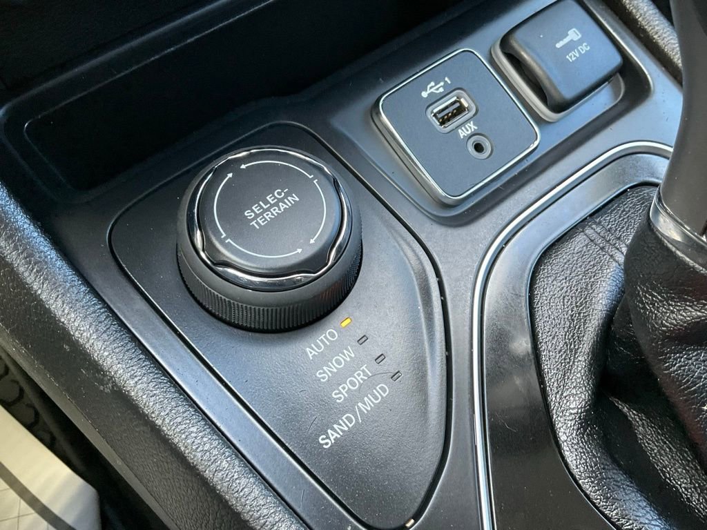 Used 2021 Jeep Cherokee Limited image 10