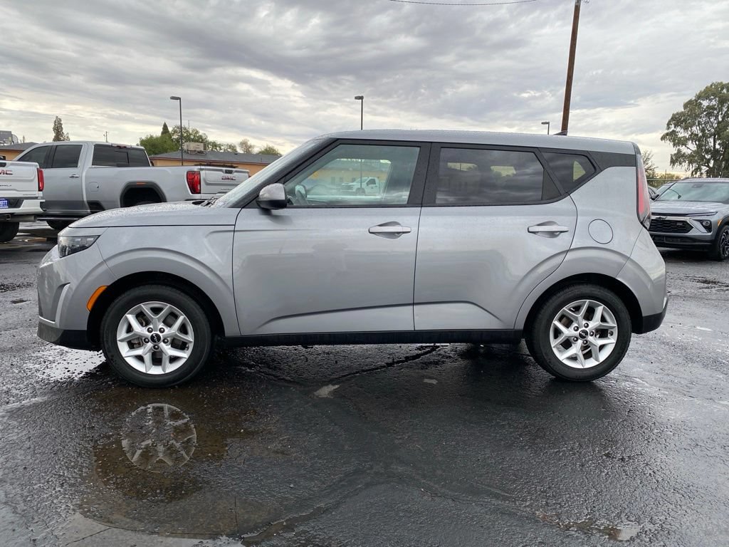 Used 2024 Kia Soul FWD image 3