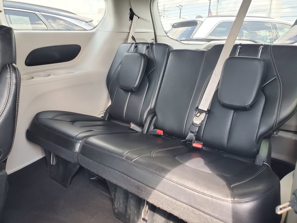 Used 2023 Chrysler Pacifica Touring-L FWD image 27