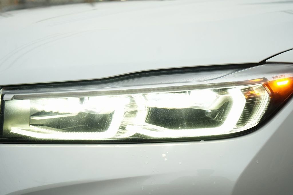 Used 2022 BMW 745e xDrive w/ M Sport Package AWD/4WD image 16