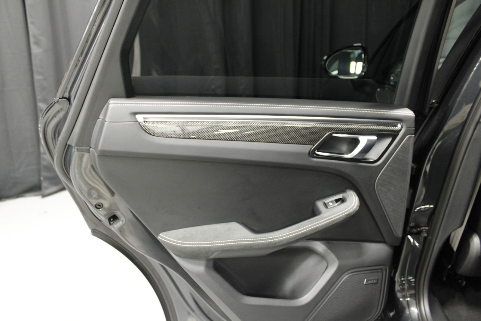 Certified 2025 Porsche Macan GTS image 23