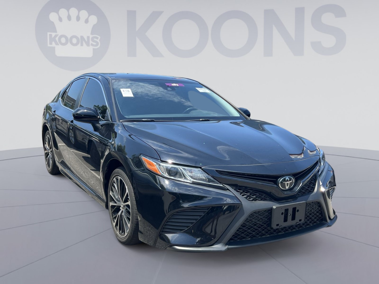 Used 2018 Toyota Camry SE FWD image 5