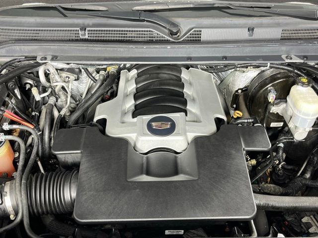 Used 2018 Cadillac Escalade ESV Luxury w/ LPO, Radiant Package image 7