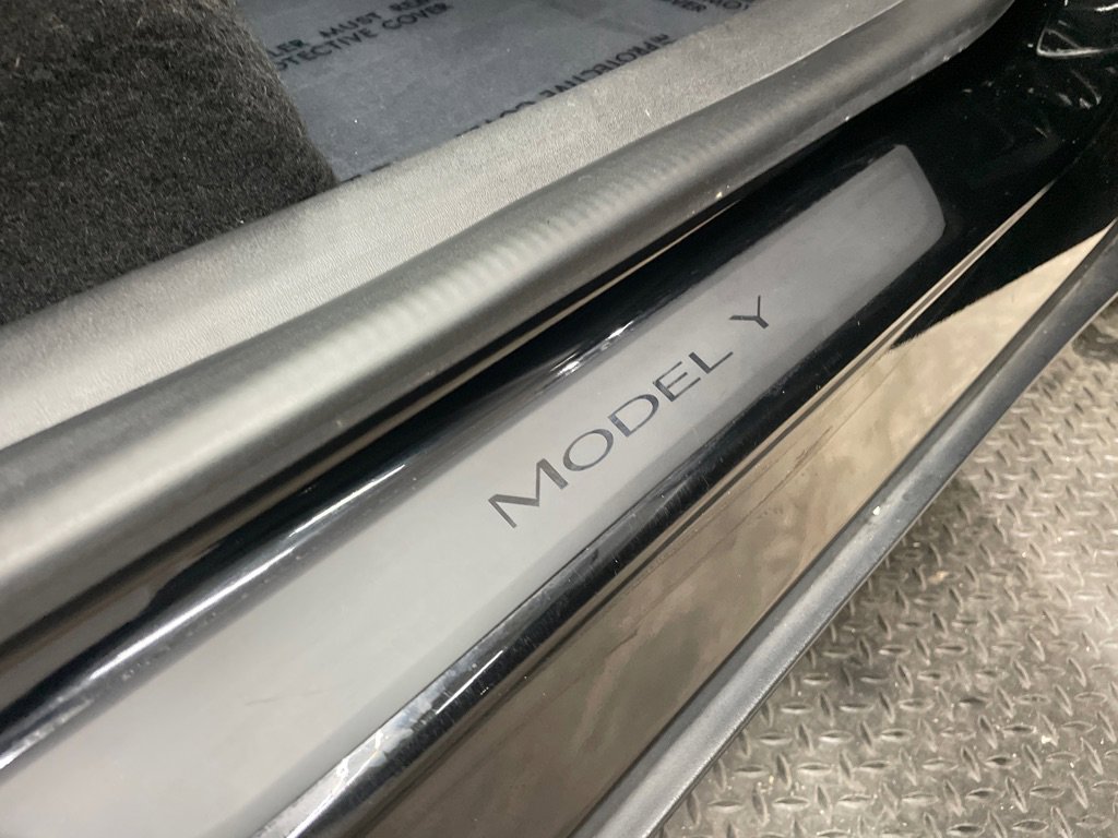 Used 2020 Tesla Model Y Long Range image 37