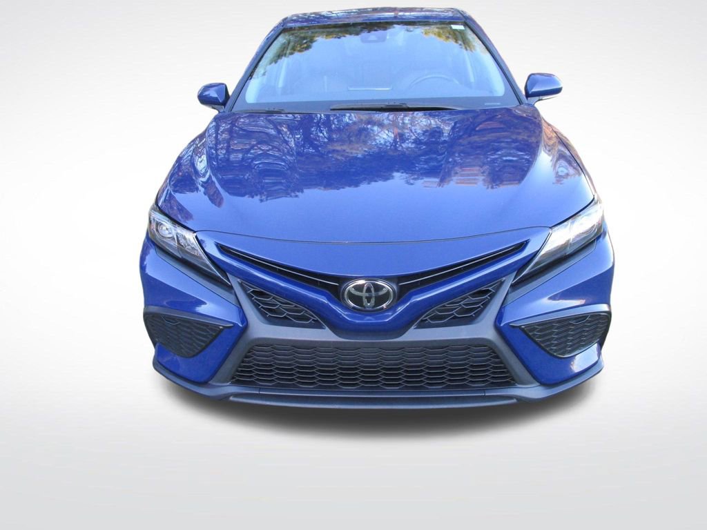 Used 2024 Toyota Camry SE image 4