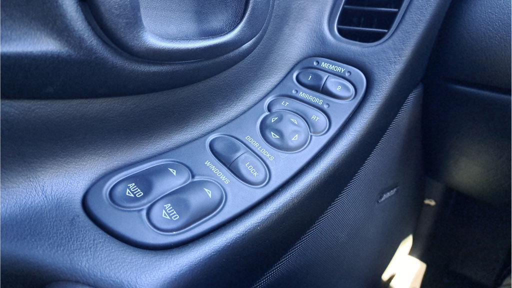 Used 2003 Chevrolet Corvette Coupe w/ Preferred Equipment Group RWD image 19