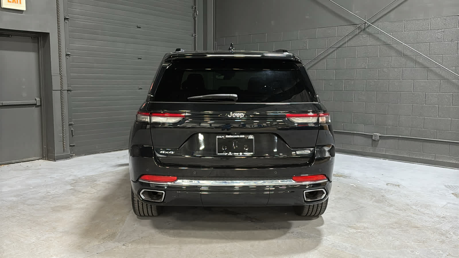 Used 2022 Jeep Grand Cherokee Overland AWD/4WD image 5