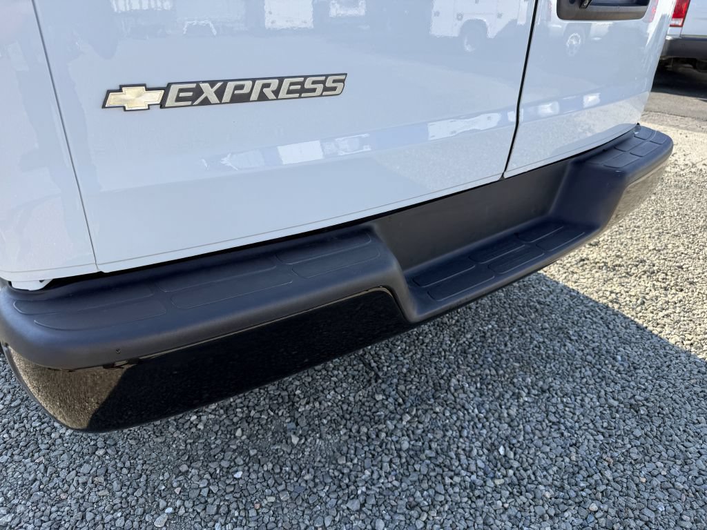 Used 2018 Chevrolet Express 2500 w/ Driver Convenience Package RWD image 18