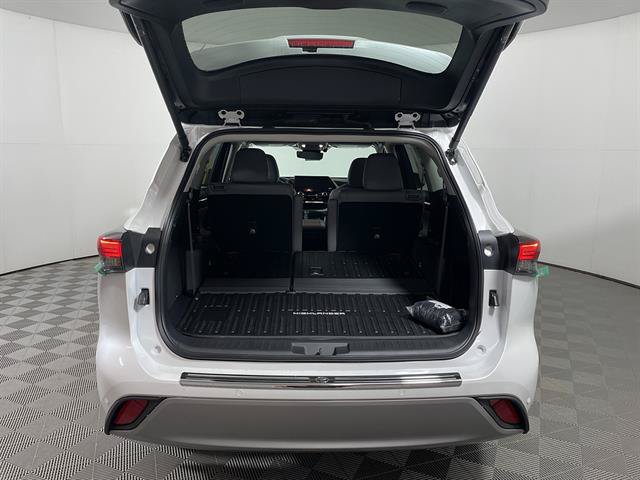 New 2026 Toyota Highlander Platinum AWD/4WD image 24