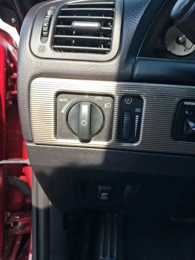 Used 2004 Ford Thunderbird RWD image 24