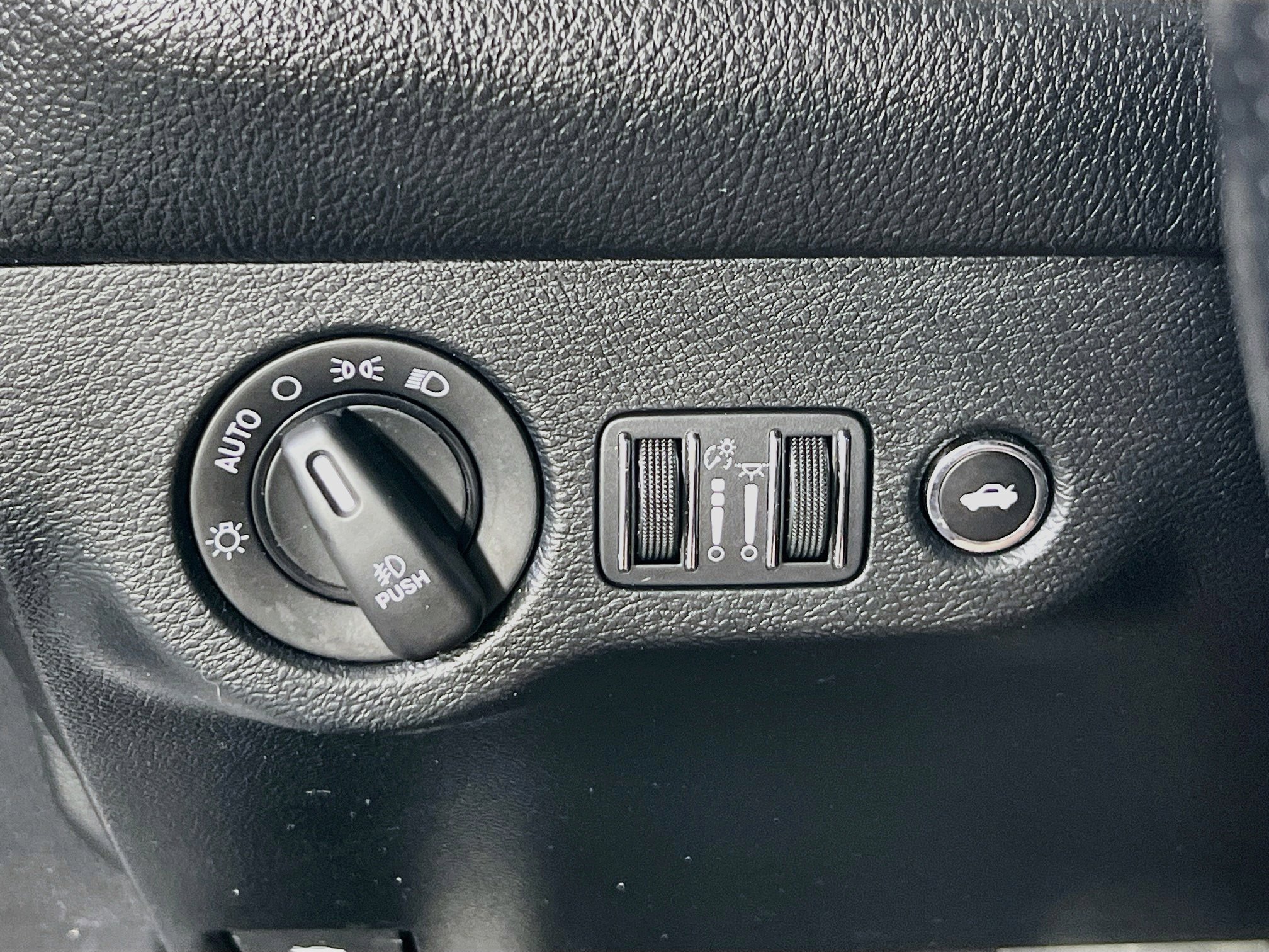 Used 2018 Dodge Challenger R/T Plus RWD image 10