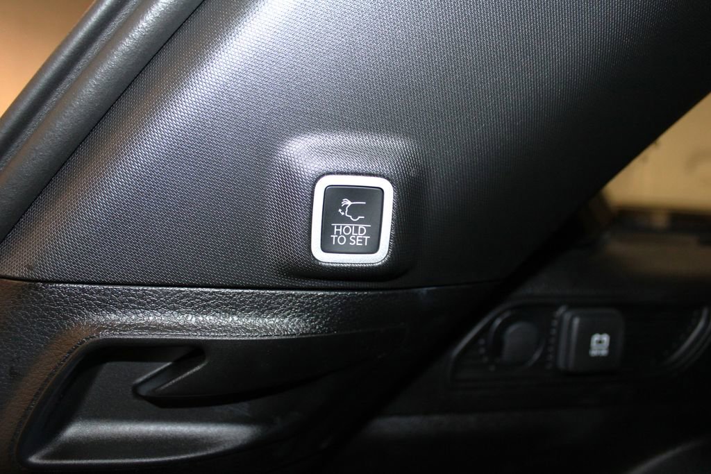 New 2025 Jeep Grand Cherokee Laredo w/ Luxury Tech Group I image 32