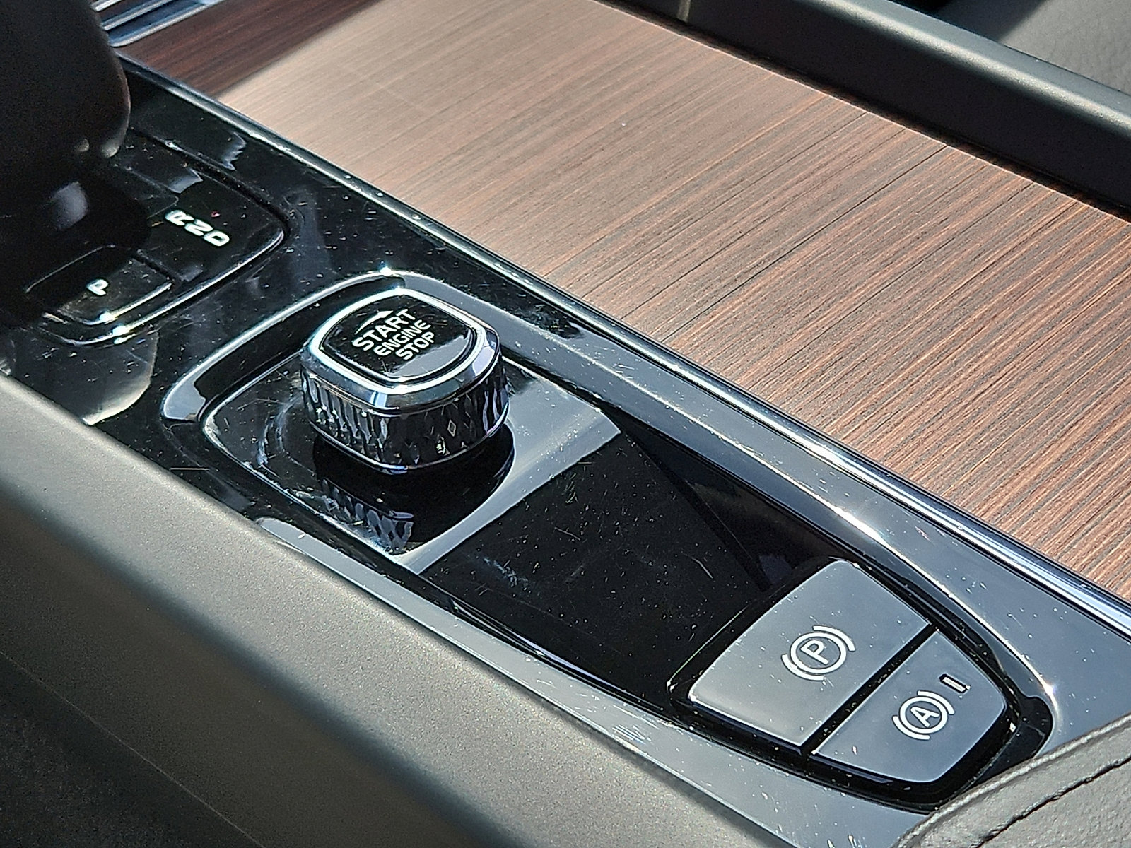 Certified 2023 Volvo XC60 B5 Plus w/ Protection Package Premier image 24