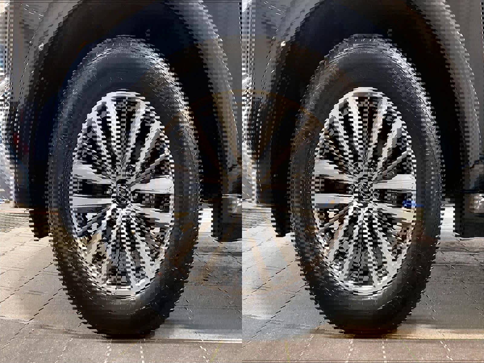 Used 2024 Nissan Armada SL image 7