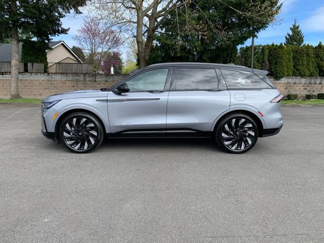 Certified 2024 Lincoln Nautilus Reserve w/ Equipment Group 202A AWD/4WD image 2