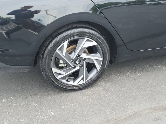 Certified 2025 Hyundai Elantra SEL FWD image 5