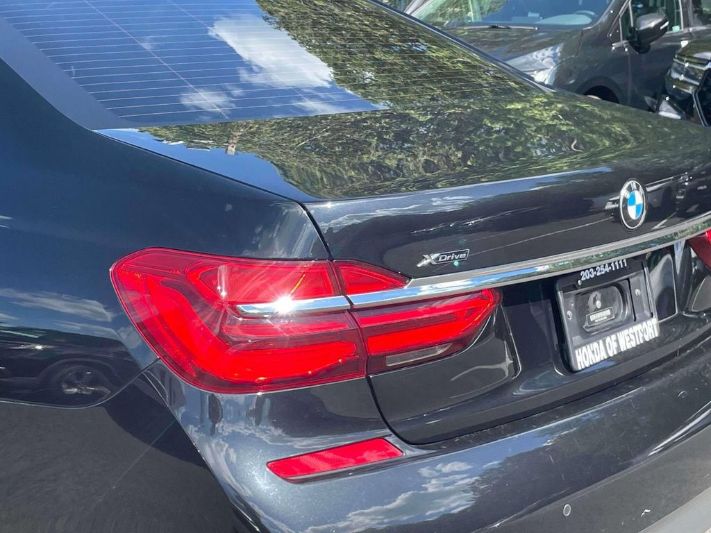 Used 2019 BMW 750i xDrive w/ Autobahn Package AWD/4WD image 9