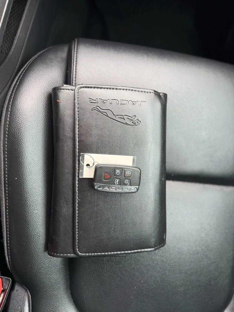 Used 2019 Jaguar F-PACE Premium image 37