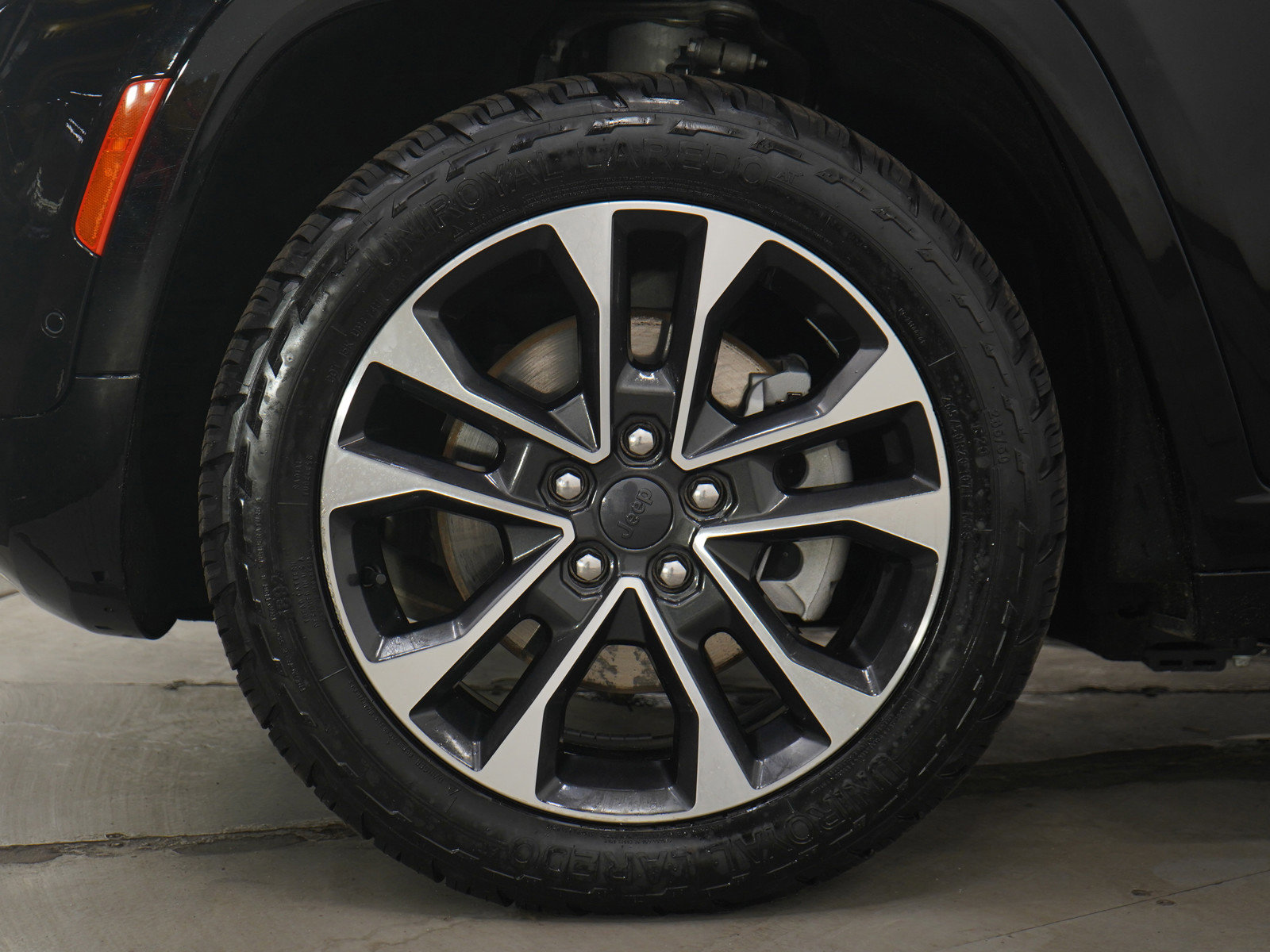 Used 2023 Jeep Grand Cherokee Overland w/ Advanced Protech Group III image 33