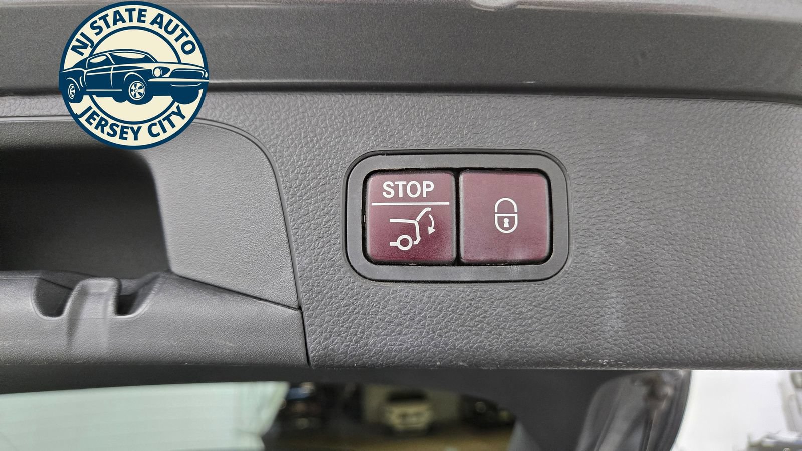 Used 2018 Mercedes-Benz GLC 300 4MATIC image 34