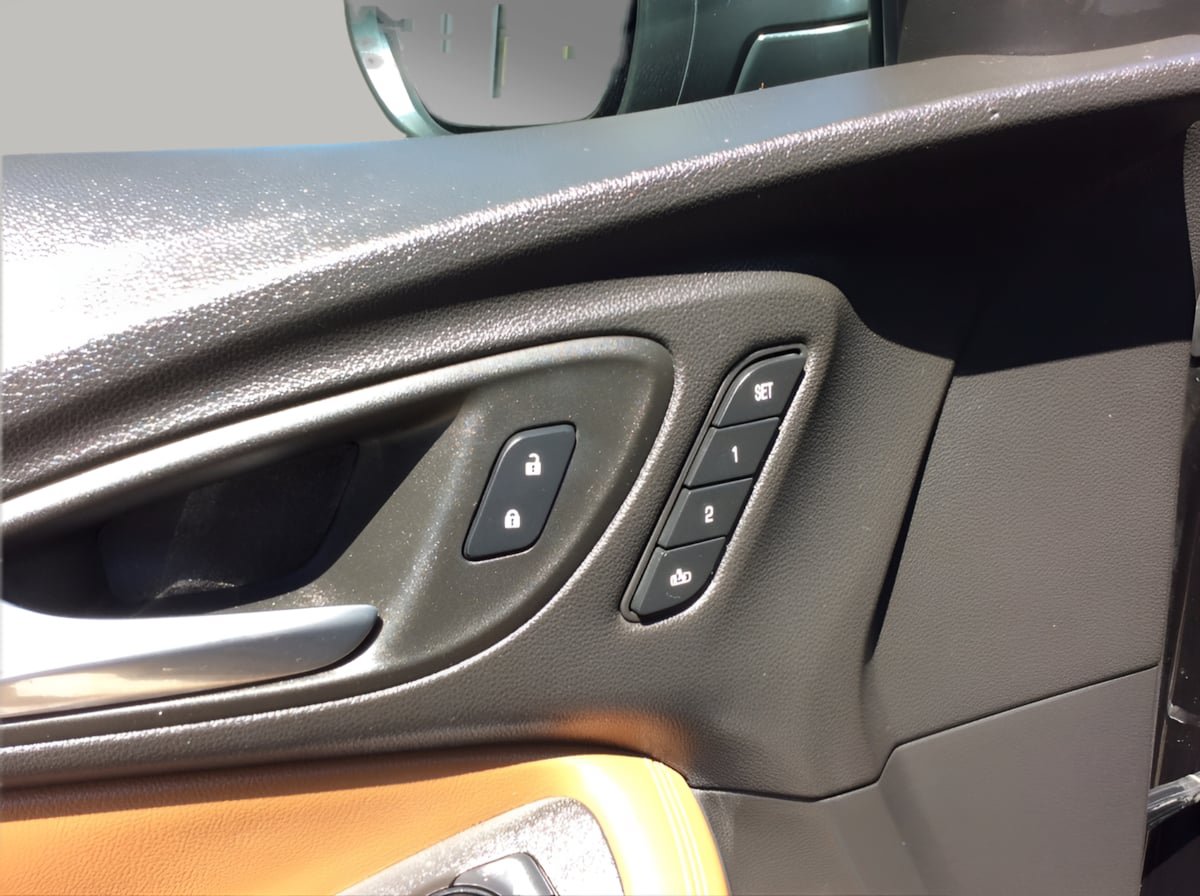 Used 2022 Buick Encore GX Essence w/ Experience Buick Package FWD image 28