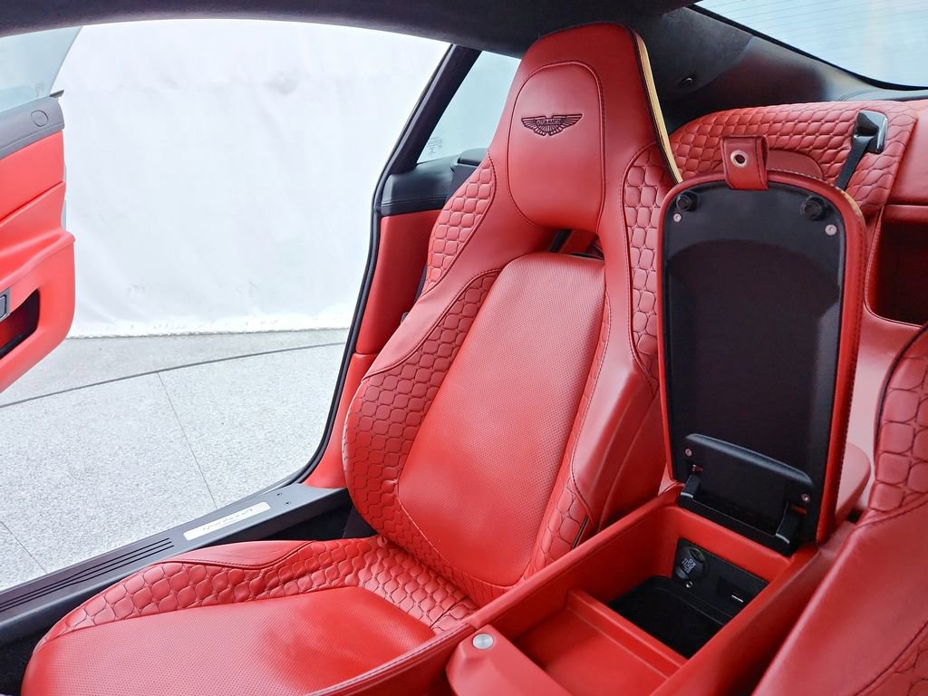 Used 2014 Aston Martin Vanquish Coupe image 21