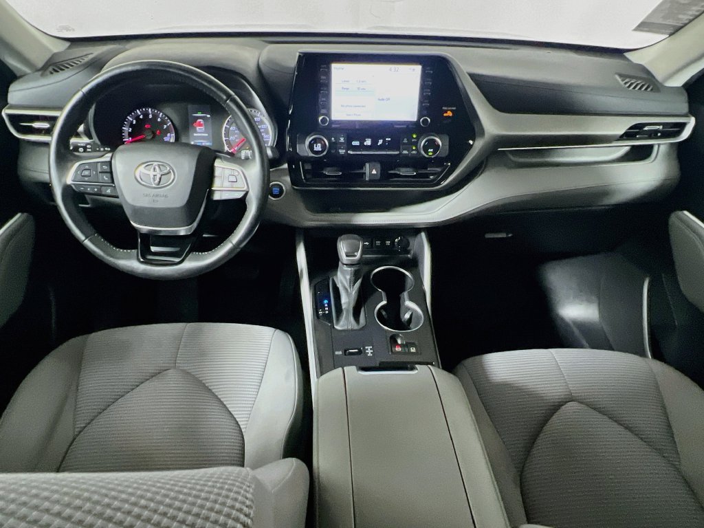 Used 2021 Toyota Highlander LE FWD image 26