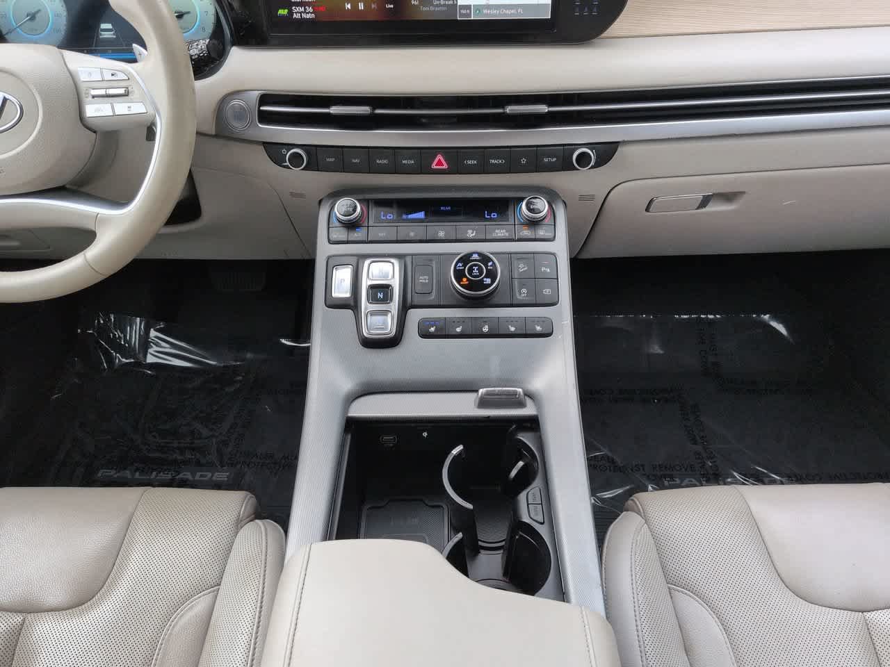 Used 2023 Hyundai Palisade Limited w/ Winter Package AWD/4WD image 19