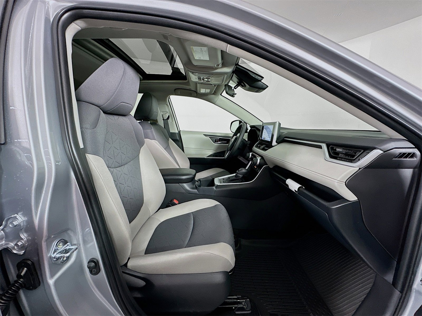 New 2025 Toyota RAV4 XLE image 29