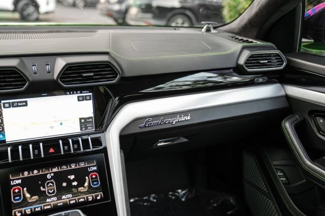 Used 2021 Lamborghini Urus AWD/4WD image 32